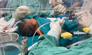 Hải Phòng: Bé sơ sinh 3 ngày tuổi được 'thay máu' 