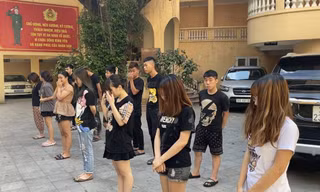 Các đối tượng tại cơ quan công an.