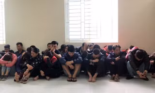 Bắt giữ 52 đối tượng đánh bạc dưới hầm 'lô cốt' ở Vĩnh Phúc