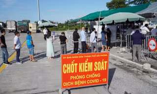 Chốt kiểm soát COVID-19 trên QL5, đoạn quan huyện An Dương, TP Hải Phòng trên.