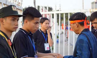 Cảnh sát soi an ninh, kiểm soát nhiều vòng tại sân Mỹ Đình