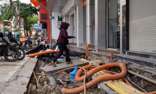 Nhếch nhác vỉa hè phố 'vàng, bạc' trung tâm Hải Phòng