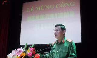 Phó Giám đốc Công an Hà Nội - Thiếu tướng Đào Thanh Hải phát biểu tại lễ mừng công.