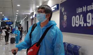 Hành khách trở về Hải Phòng qua sân bay Cát Bi. Ảnh: N.D