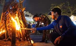 Bạn trẻ Hải Phòng đốt lửa trại, kỷ niệm ngày thành lập Đoàn
