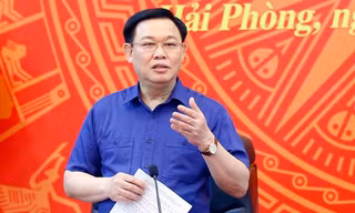 Chủ tịch Quốc hội Vương Đình Huệ trong buổi làm việc với Ban Thường vụ Thành ủy Hải Phòng - Ảnh: Doãn Tấn/TTXVN.