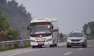 “Nhộn nhịp” bắt khách trên cao tốc Nội Bài - Lào Cai
