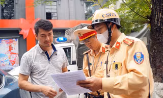 Hải Phòng mạnh tay xử lý tài xế đỗ xe dưới lòng đường, trên vỉa hè 