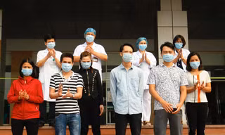 6 ca dương tính COVID-19 được xuất viện chiều 22/4.