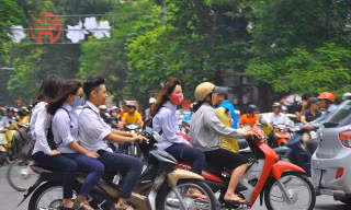 Ngày đầu CSGT Hà Nội ra quân: Hầu hết là lỗi không đội mũ bảo hiểm