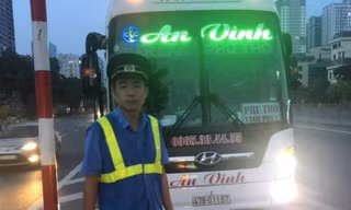 Lực lượng thanh tra thu hồi hàng loạt xe khách chạy không đúng hành trình vận tải.