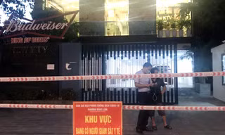 Lực lượng chức năng phong tỏa quán karaoke New KTV Hải Phòng.