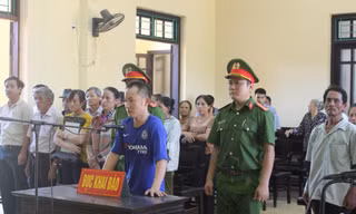 Bố bị xúc phạm, con tát hàng xóm tử vong
