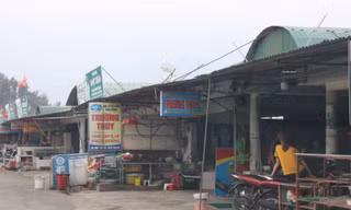 Nhà hàng ở Thiên Cầm 'án binh bất động' trước giờ bão số 4 đổ bộ