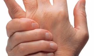 Cẩn thận với thói quen bẻ khớp