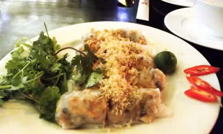 Lạ và ngon bánh cuốn ba miền