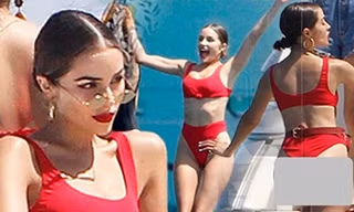 Hoa hậu Hoàn vũ 2012 Olivia Culpo mải mê tạo dáng với bikini đỏ rực