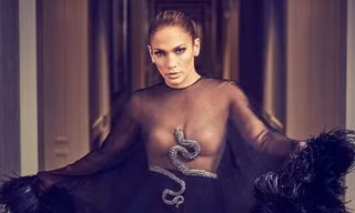 Jennifer Lopez nóng bỏng rực lửa tuổi 50