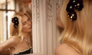 'Chân dài' huyền thoại Claudia Schiffer U50 vẫn quá đỗi trẻ đẹp