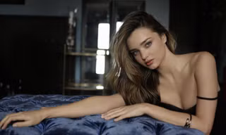 Miranda Kerr diện đầm cúp ngực trễ nải quyến rũ