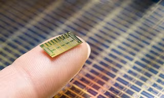  Ngừa thai bằng... chip máy tính