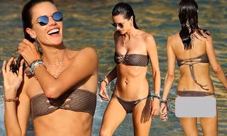 Alessandra Ambrosio khoe dáng 'tạc tượng', rạng ngời giữa nắng biển 
