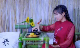 'Tiên nữ' Lý Tử Thất từ cô gái vất vả mưu sinh thành triệu phú ở tuổi 29