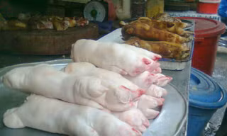Móng giò trắng muốt nhờ hóa chất tẩy trắng