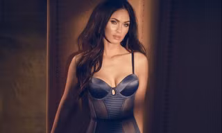 Ngỡ ngàng ngắm bà mẹ 3 con Megan Fox diện nội y nóng bỏng