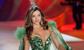 ‘Thiên thần nội y’ Miranda Kerr đính hôn với bạn trai tỉ phú