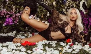 Paris Hilton bốc lửa gợi tình, tiết lộ tủ giày 'khủng' 23 tỉ đồng