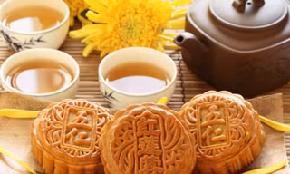 Bánh Trung thu ngon miệng nhất khi ăn uống kèm những thứ này