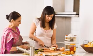 Bó tay với định mức 100.000 đồng tiền chợ của mẹ chồng