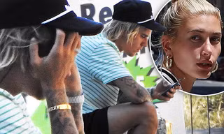 Justin Bieber căng thẳng ôm mặt sau khi đính hôn Hailey Baldwin