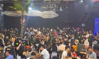 Hơn 400 người có mặt tại quán bia ở TPHCM bị đưa về trụ sở công an