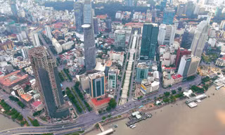 TPHCM muốn làm mái che nắng ở phố đi bộ Nguyễn Huệ, công viên Bến Bạch Đằng