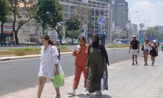Nắng rát mặt tại đoạn đường được đề xuất lắp mái che hàng chục tỷ đồng ở TPHCM