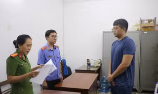 Khởi tố người đàn ông hành hung bác sĩ 