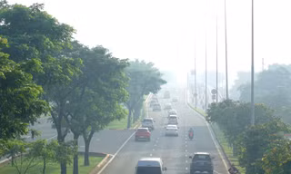 Hình ảnh sương mù bao phủ TPHCM sáng nay