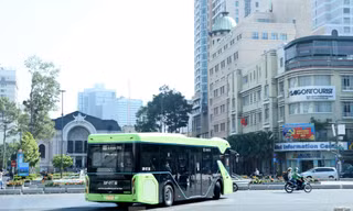 Tuyến xe buýt điện đầu tiên lỗ gần 30 tỉ đồng, TP HCM lên phương án 'giải cứu' như nào?