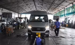 Công an, quân đội đăng kiểm xe: Giải pháp cấp bách, không phải dài hạn