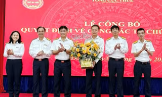 Bản tin 8H: Tổng cục Thuế trao quyết định về công tác cán bộ
