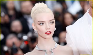 Cannes ngày 2: Mỹ nhân mặc váy xẻ tà hớ hênh