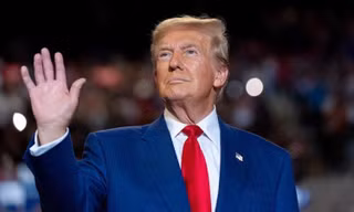 Thêm người nổi tiếng rời bỏ nước Mỹ vì ông Trump