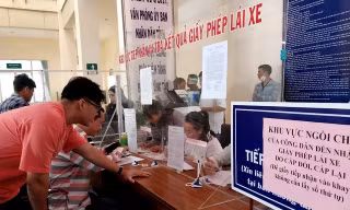 Đổ xô đi đổi giấy phép lái xe