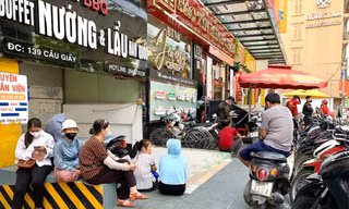Đi khắp Hà Nội không mua nổi 1 chỉ vàng nhẫn để mừng cưới