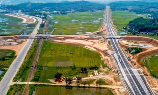 Nút giao Dung Quất trên tuyến cao tốc Đà Nẵng - Quảng Ngãi còn phải chờ lún tới tháng 6/2019.