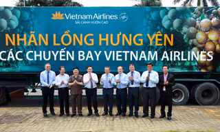 Thỏa thuận hợp tác giữa Vietnam Airlines và tỉnh Hưng Yên diễn ra dưới sự chứng kiến của Phó Thủ tướng Chính phủ Vương Đình Huệ và nhiều lãnh đạo Trung ương, địa phương.