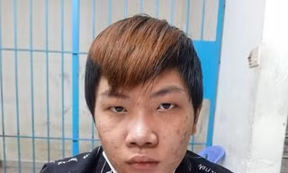 Vừa giật điện thoại của tài xế xe ôm, tên cướp gặp ngay tổ tuần tra 