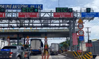 Số thẻ đọc thất bại tại các trạm thu phí ở TPHCM tăng sau một tháng triển khai